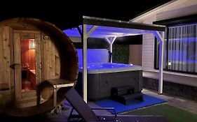 Chalet Buutengeweun, met luxe JACUZZI en TONSAUNA