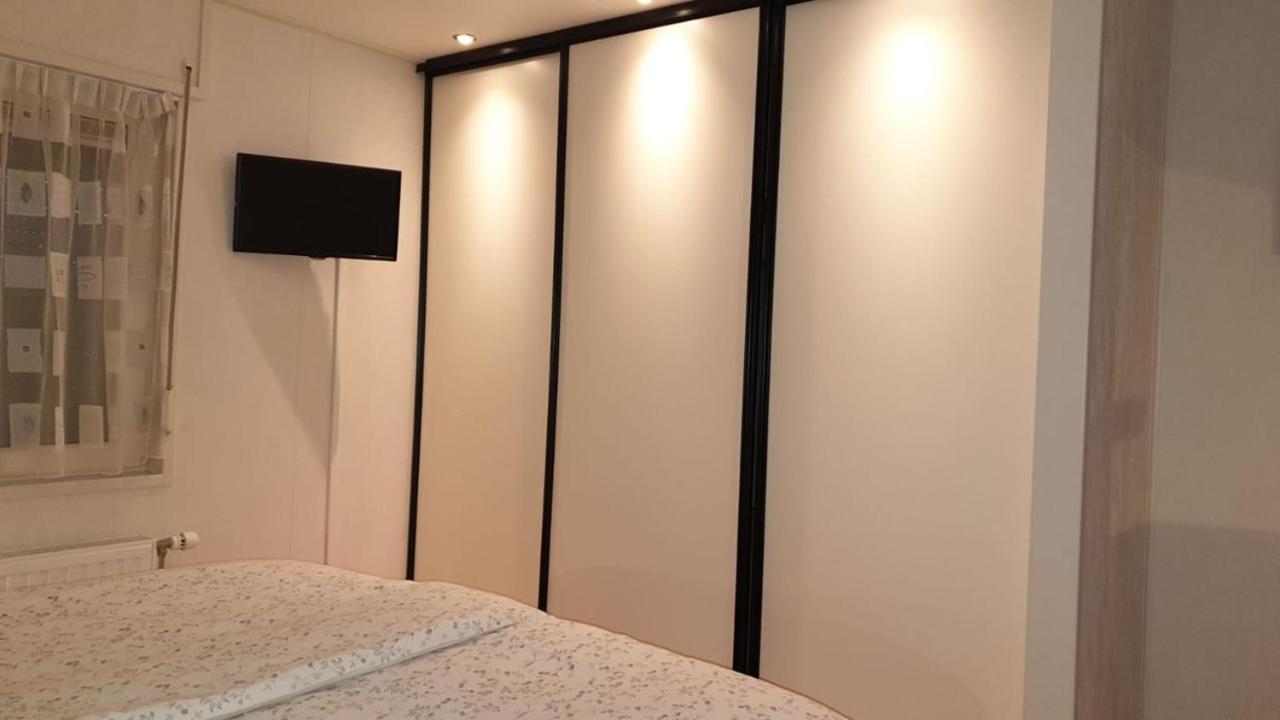 Chalet Buutengeweun, met luxe JACUZZI en TONSAUNA Sint-Annaland Buitenkant foto
