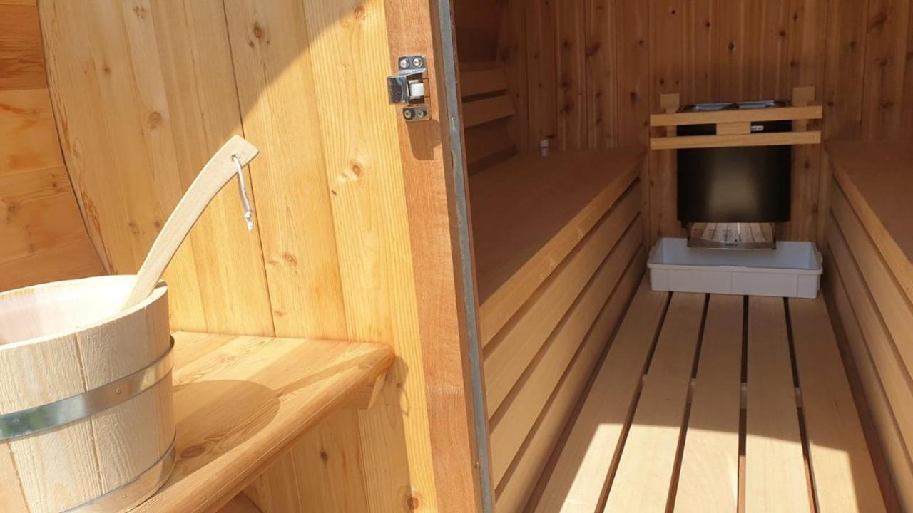 Chalet Buutengeweun, met luxe JACUZZI en TONSAUNA Sint-Annaland Buitenkant foto