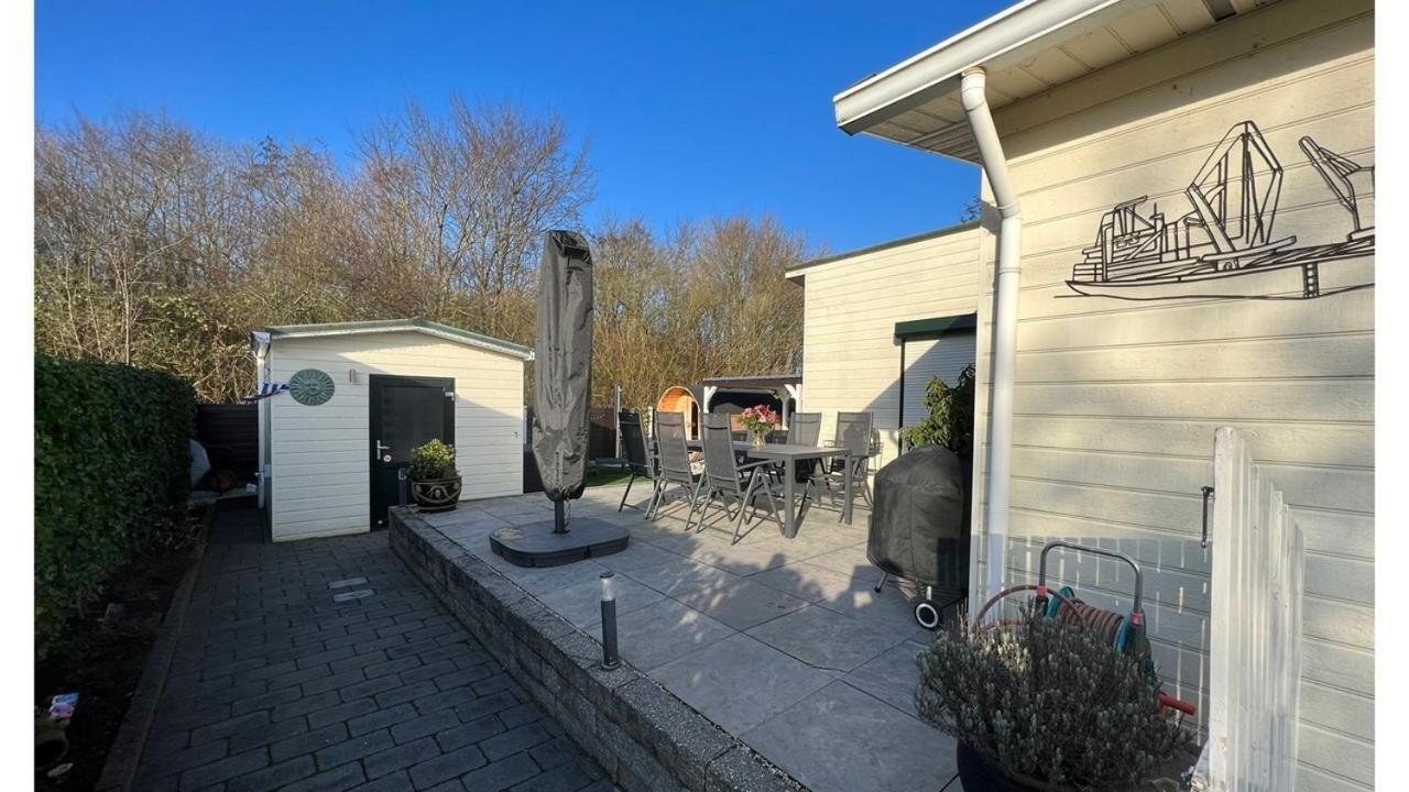 Chalet Buutengeweun, met luxe JACUZZI en TONSAUNA Sint-Annaland Buitenkant foto