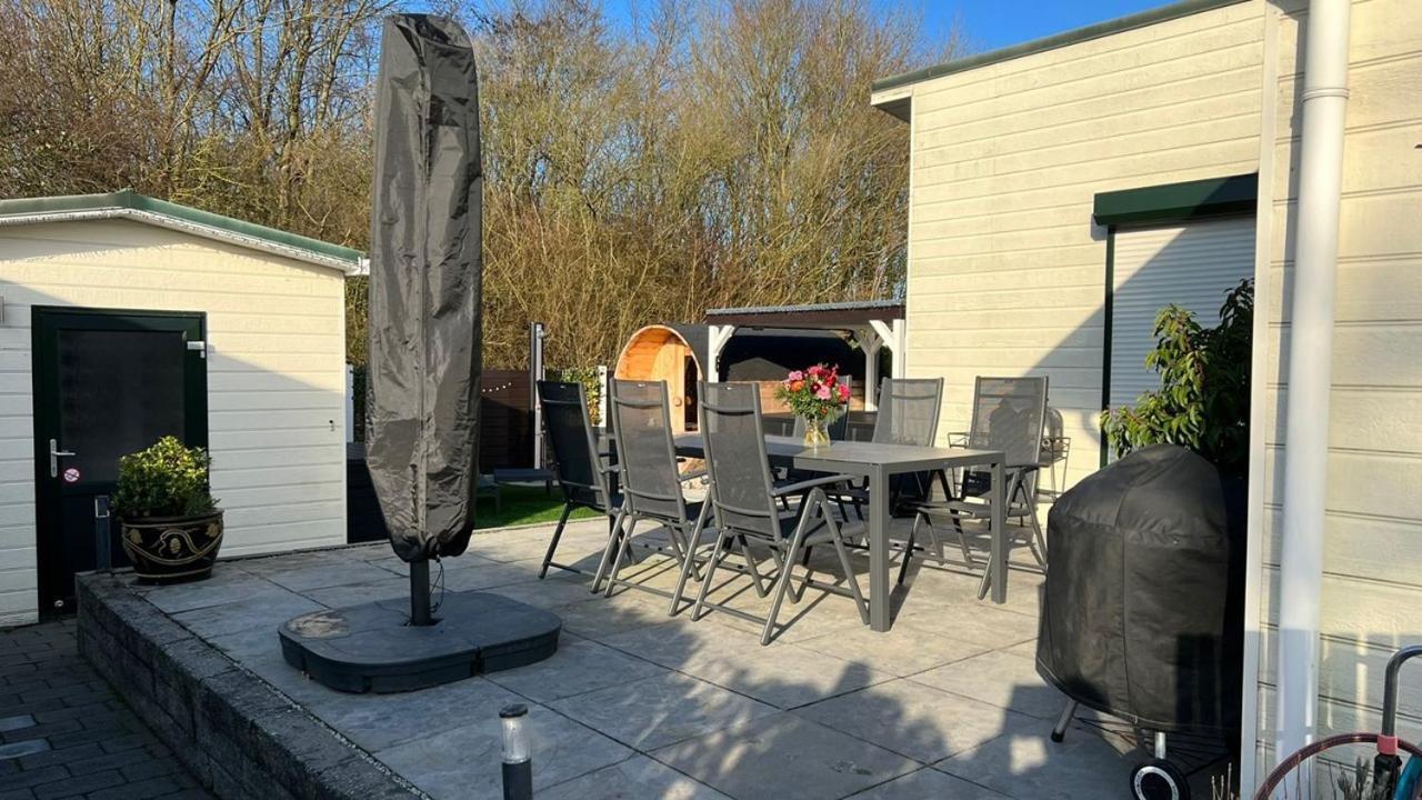 Chalet Buutengeweun, met luxe JACUZZI en TONSAUNA Sint-Annaland Buitenkant foto