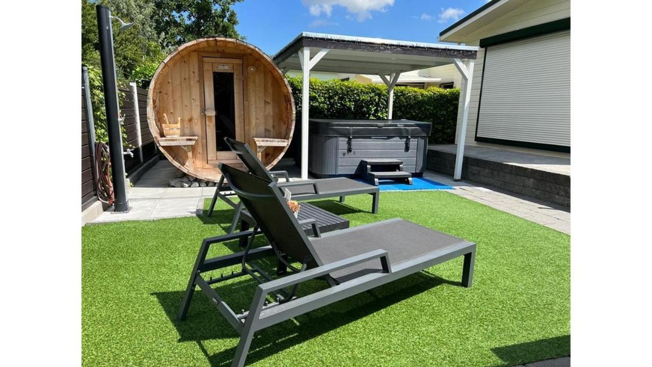 Chalet Buutengeweun, met luxe JACUZZI en TONSAUNA Sint-Annaland Buitenkant foto
